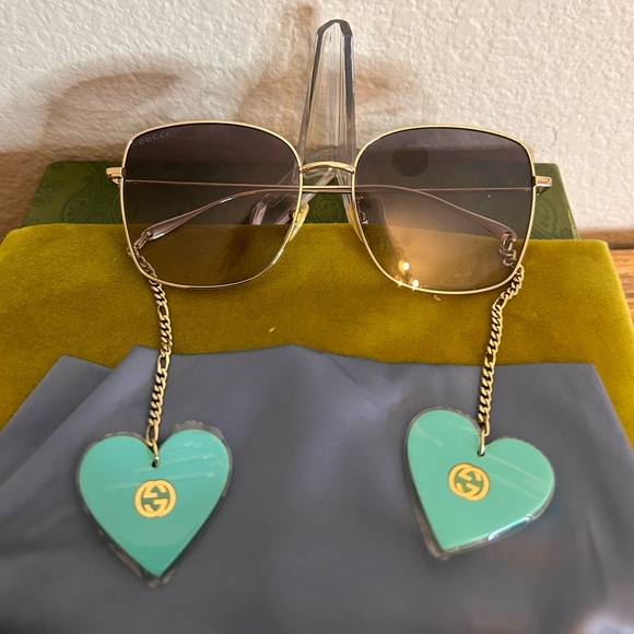 INSANE PRICE! NEW Full Set Gucci OverSized Metal Sunglasses w/Heart Drop Chain - Picture 3 of 5